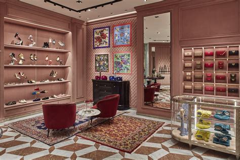 gucci store layout and design